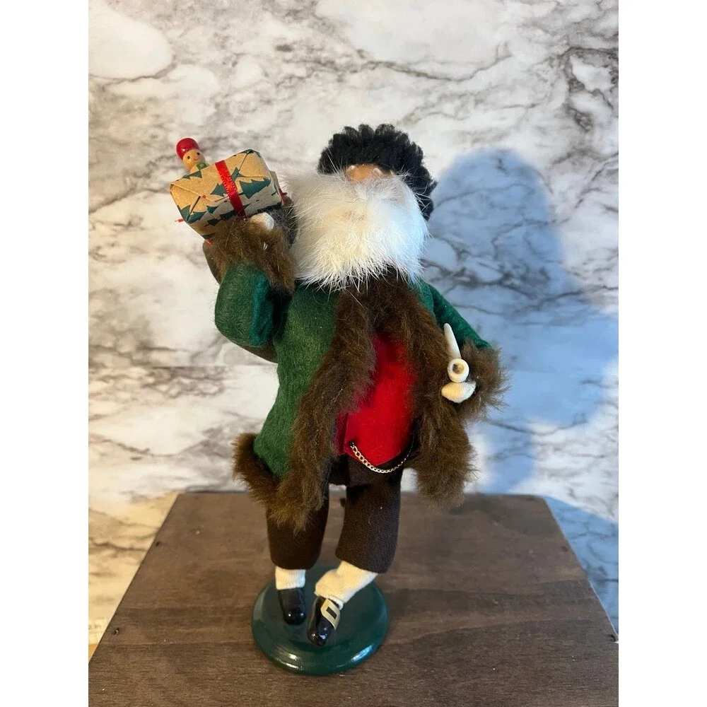 Byers Choice Carolers 1996 Knickerbocker Santa W/ Christmas Gift Sack Dancing